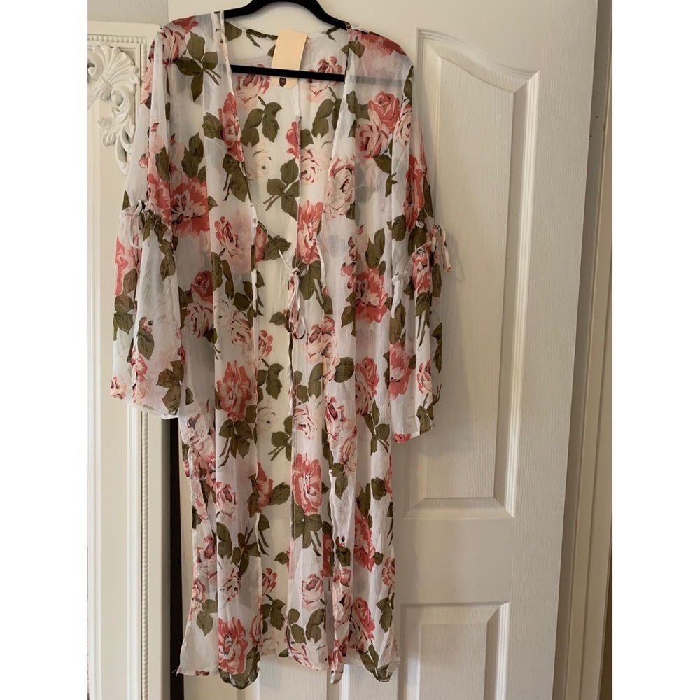 RESERVED 🔒 Gorgeous Floral Sheer Kimono Wrap - Picture 7 of 8